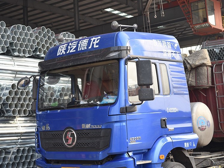 元宵節(jié)，大家都在熱熱鬧鬧過元宵，我們在忙碌送貨—百噸鍍鋅鋼管