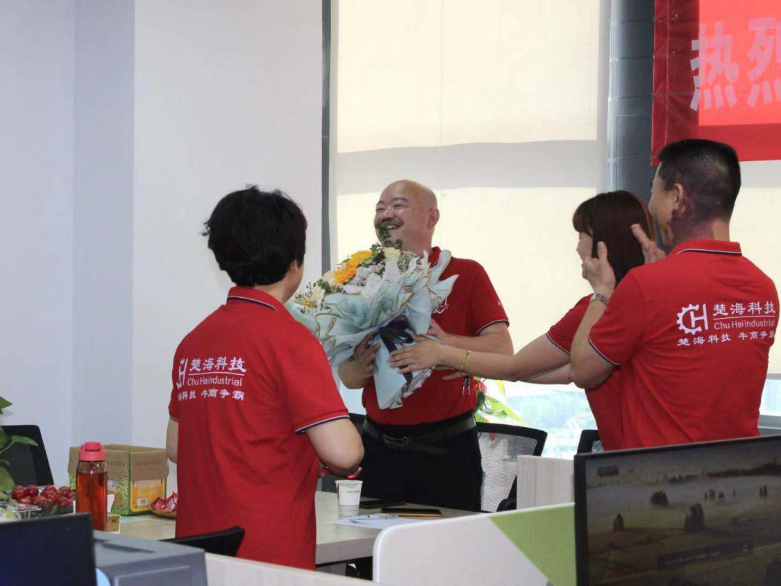 前有牛遇草指路，后有牛商協(xié)助，友發(fā)鍍鋅鋼管，規(guī)格齊全任你選！